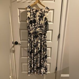 Jessica Howard Sleevess Dress in Black and Cream Floral